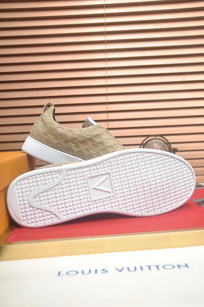 Men's men's shoes💰460💶[LOUIS VUITTON] Same style as LV. Louis Vuitton official website [satisfied] original single hot model, LV original factory cowhide material 👑1:1 original plate, sheepskin lining, original foam outsole. Body accessories one-to-one mold opening 💪 Counter quality 🙏 Dear friends, if you are still worried about wearing matching shoes 💋, then these shoes are your best choice 🎁🎁! 38-44
